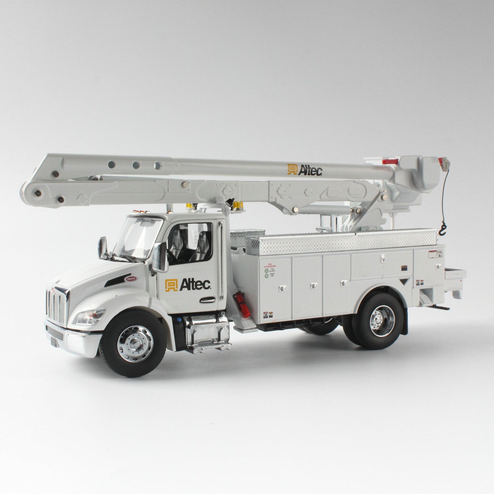 1:32 Peterbilt 536 cab with Altec AA55 Aerial - White Truck/White Body, 71105