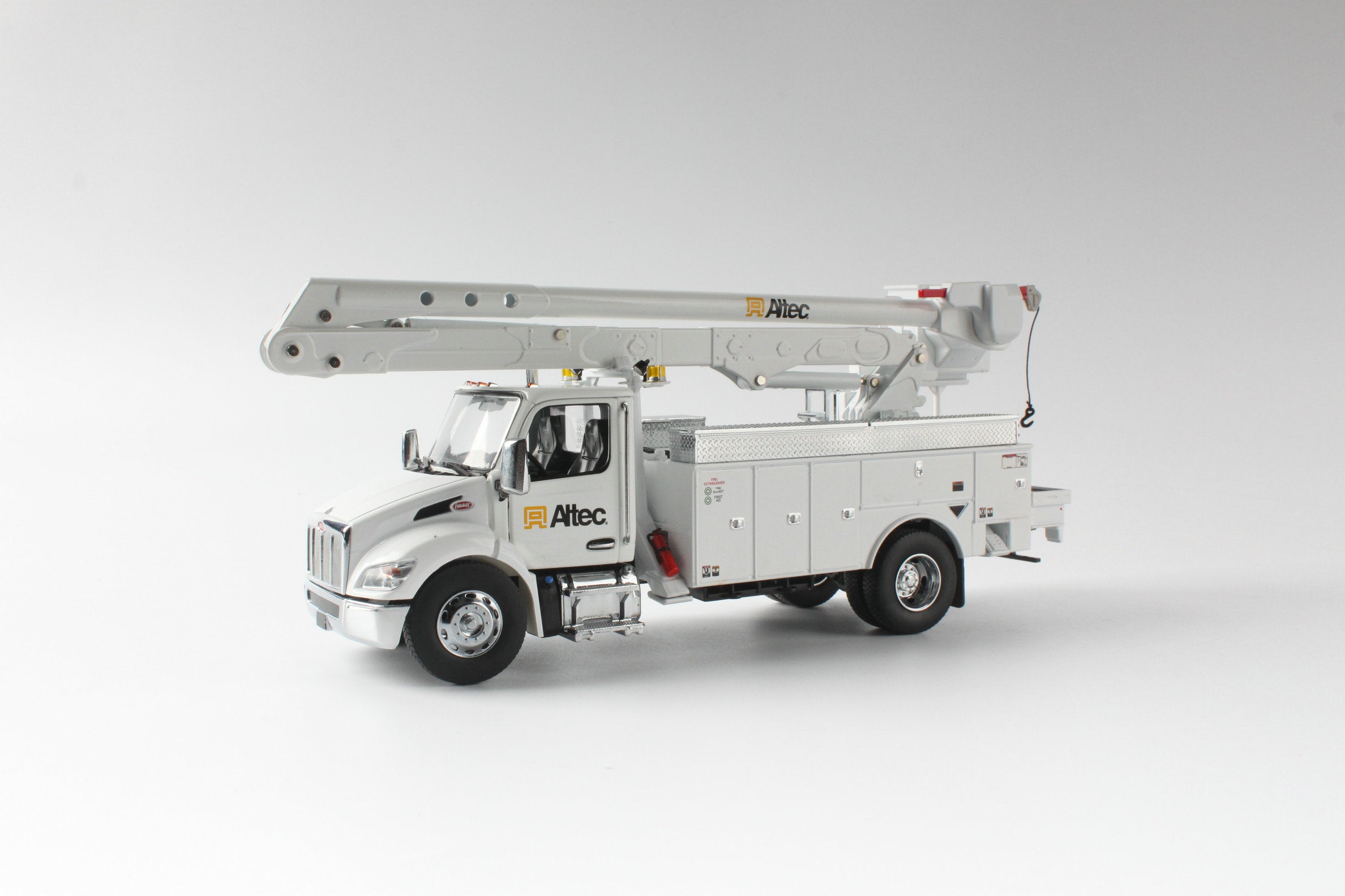 1:32 Peterbilt 536 cab with Altec AA55 Aerial - White Truck/White Body, 71105