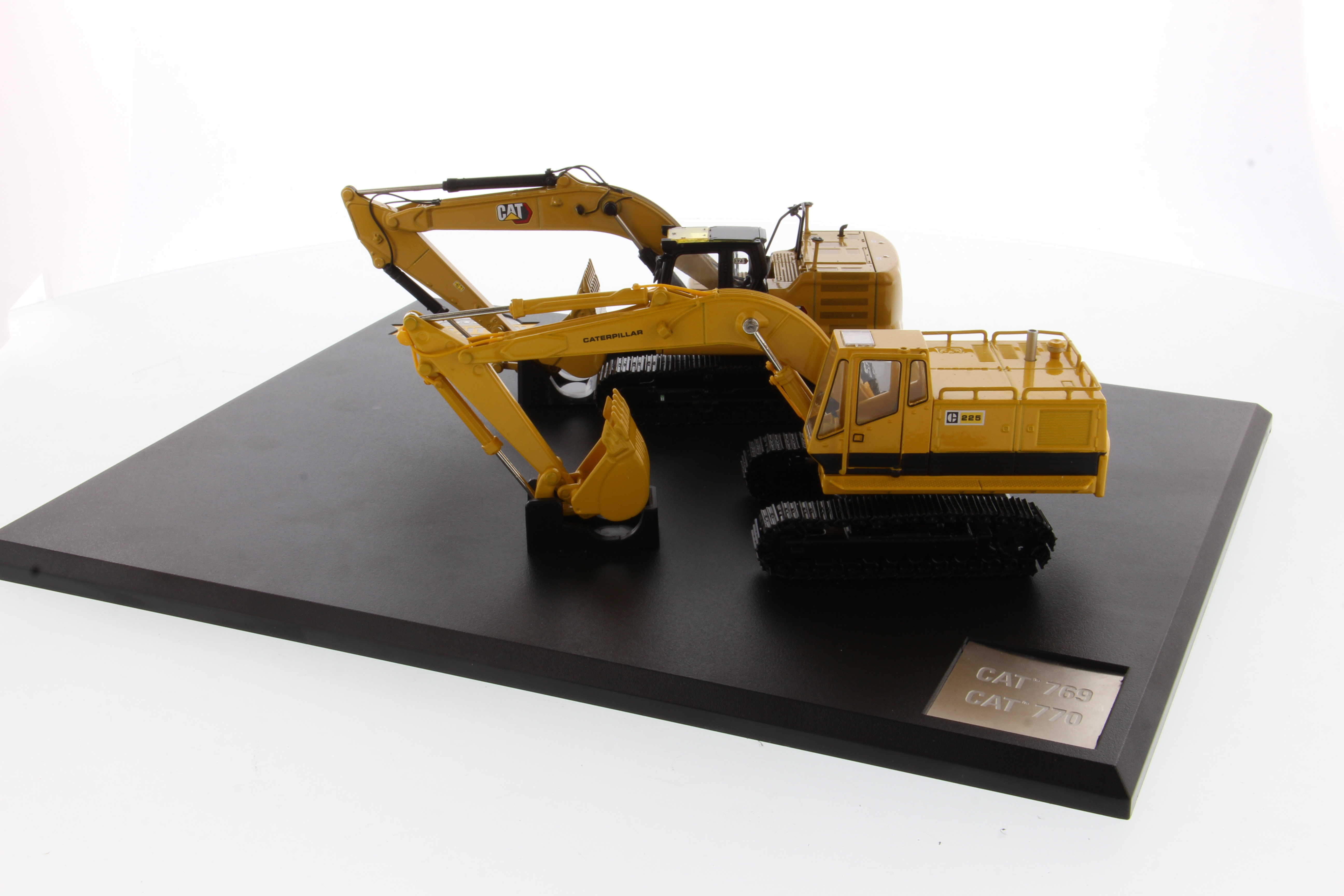 1:50 Cat 225 & 323 Excavator Evolution Series, 85715